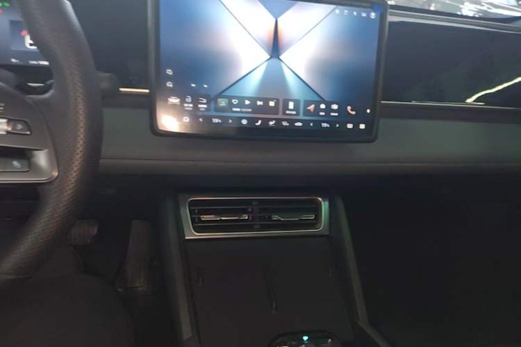 Used BYD Qin L 2025 DM-i Smart Drive 80KM Leading Model Audio And AC Panel