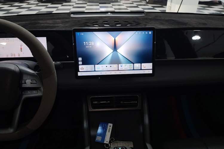 Used BYD Qin L 2025 DM-i Smart Drive 80KM Leading Model Audio And AC Panel