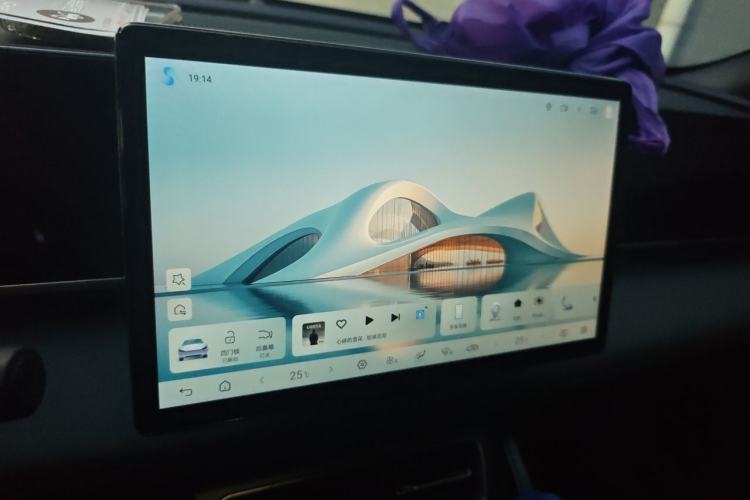 Used BYD Qin L 2025 DM-i Smart Drive 80KM Leading Model Audio And AC Panel