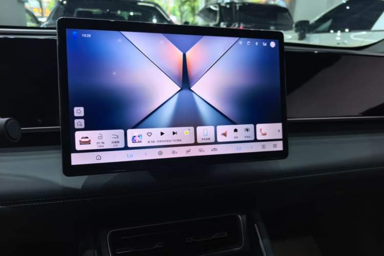 Used BYD Qin L 2025 DM-i Smart Drive 120KM Superior Model Audio And AC Panel