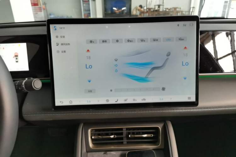 Used BYD Qin L 2025 DM-i Smart Drive 120KM Excellence Model Audio And AC Panel