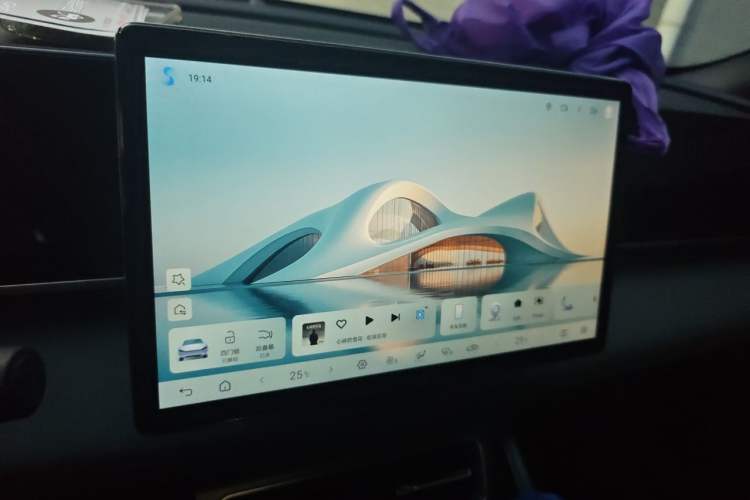 Used BYD Qin L 2025 DM-i Smart Drive 80KM Leading Model Audio And AC Panel