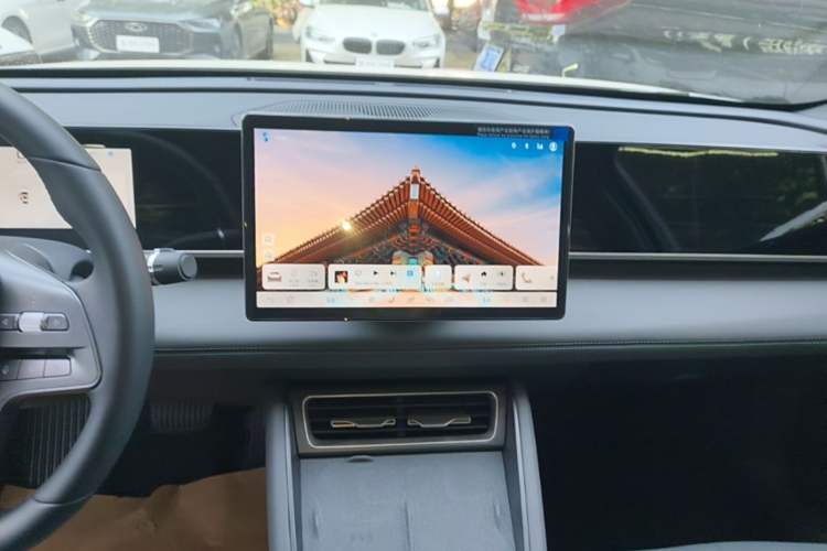 Used BYD Qin L 2025 DM-i Smart Drive 120KM Superior Model Audio And AC Panel