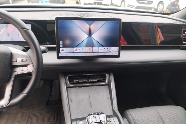 Used BYD Qin L 2025 DM-i Smart Drive 120KM Superior Model Audio And AC Panel