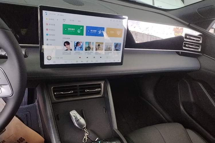 Used BYD Qin L 2025 DM-i Smart Drive 80KM Leading Model Audio And AC Panel