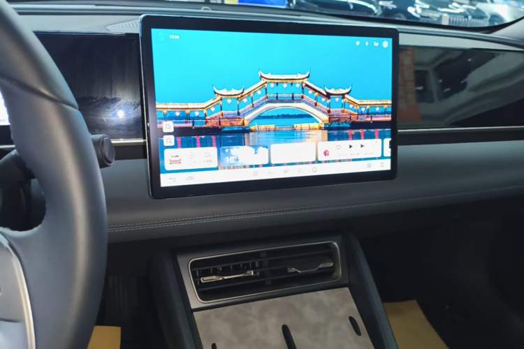 Used BYD Qin L 2025 DM-i Smart Drive 80KM Leading Model Audio And AC Panel