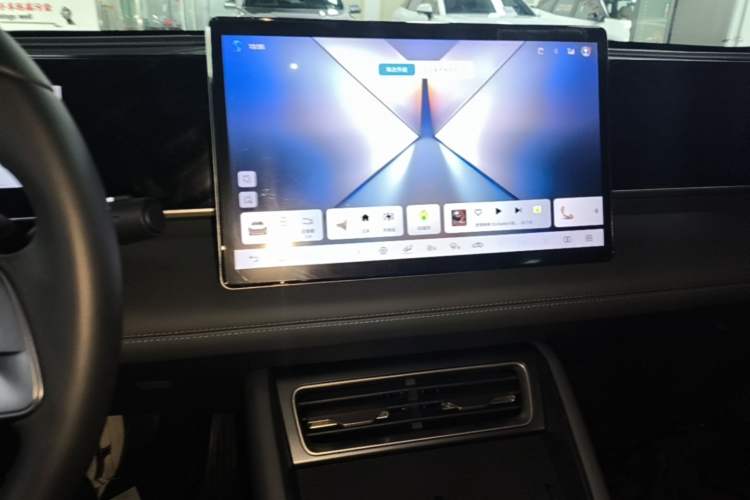 Used BYD Qin L 2025 DM-i Smart Drive 120KM Leading Model Audio And AC Panel