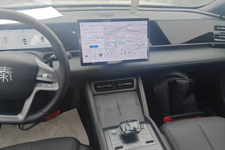 Used BYD Qin L 2025 DM-i Smart Drive 120KM Superior Model Audio And AC Panel