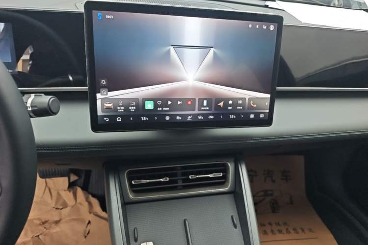 Used BYD Qin L 2025 DM-i Smart Drive 80KM Leading Model Audio And AC Panel