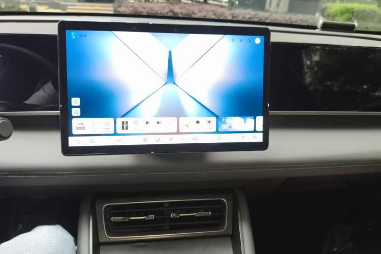 Used BYD Qin L 2025 DM-i Smart Drive 120KM Superior Model Audio And AC Panel