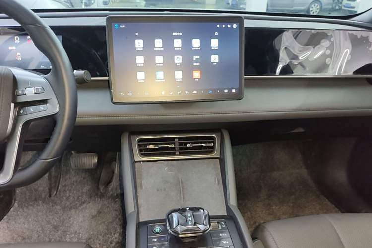 Used BYD Qin L 2025 DM-i Smart Drive 120KM Superior Model Audio And AC Panel