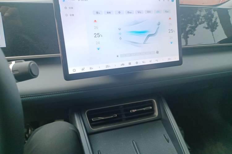 Used BYD Qin L 2025 DM-i Smart Drive 80KM Leading Model Audio And AC Panel