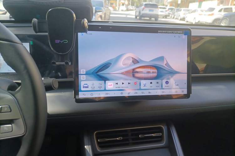 Used BYD Qin L 2025 DM-i Smart Drive 80KM Leading Model Audio And AC Panel