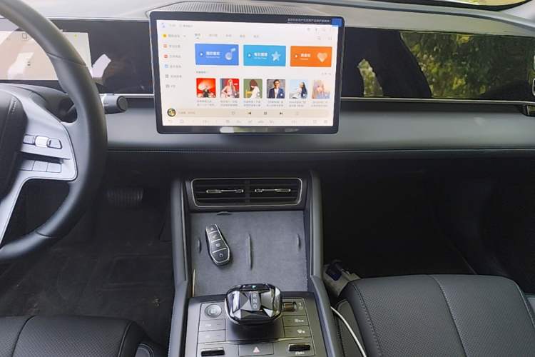 Used BYD Qin L 2025 DM-i Smart Drive 120KM Superior Model Audio And AC Panel