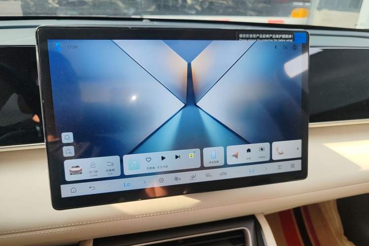 Used BYD Qin L 2025 DM-i Smart Drive 120KM Leading Model Audio And AC Panel