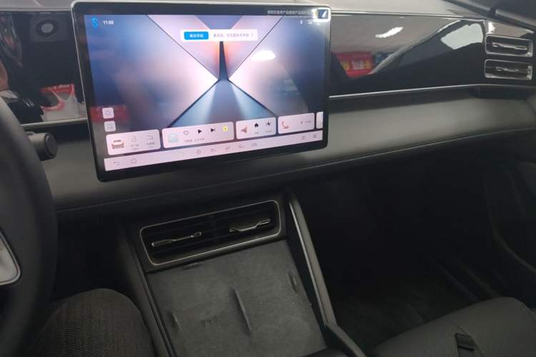 Used BYD Qin L 2025 DM-i Smart Drive 120KM Superior Model Audio And AC Panel