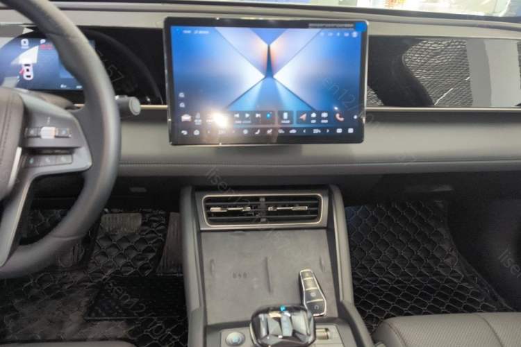 Used BYD Qin L 2025 DM-i Smart Drive 120KM Superior Model Audio And AC Panel
