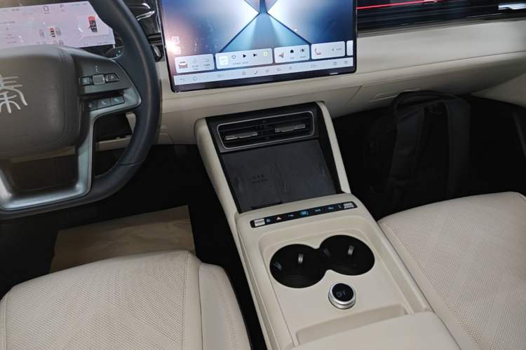 Used BYD Qin L 2025 EV 545KM Excellence Edition Audio And AC Panel