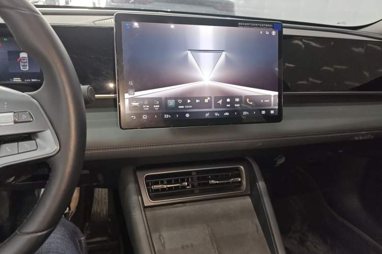 Used BYD Qin L 2025 DM-i Smart Drive 120KM Superior Model Audio And AC Panel