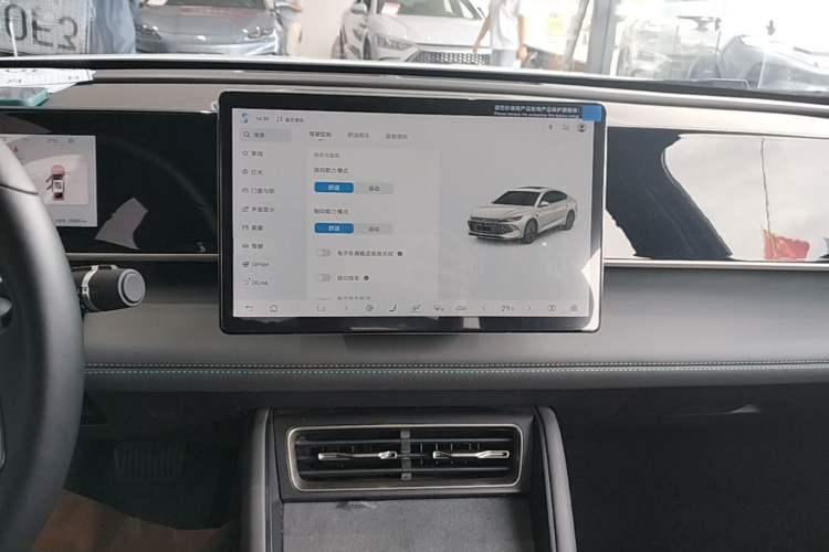Used BYD Qin L 2025 DM-i Smart Drive 120KM Superior Model Audio And AC Panel