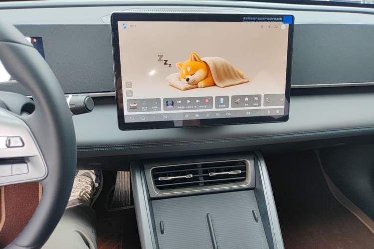 Used BYD Qin L 2025 DM-i Smart Drive 80KM Leading Model Audio And AC Panel