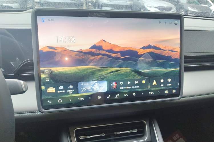 Used BYD Qin L 2025 EV 545KM Cloud Suspension Edition Audio And AC Panel