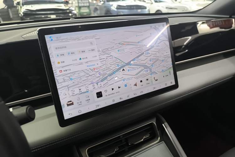 Used BYD Qin L 2025 DM-i Smart Drive 120KM Leading Model Audio And AC Panel