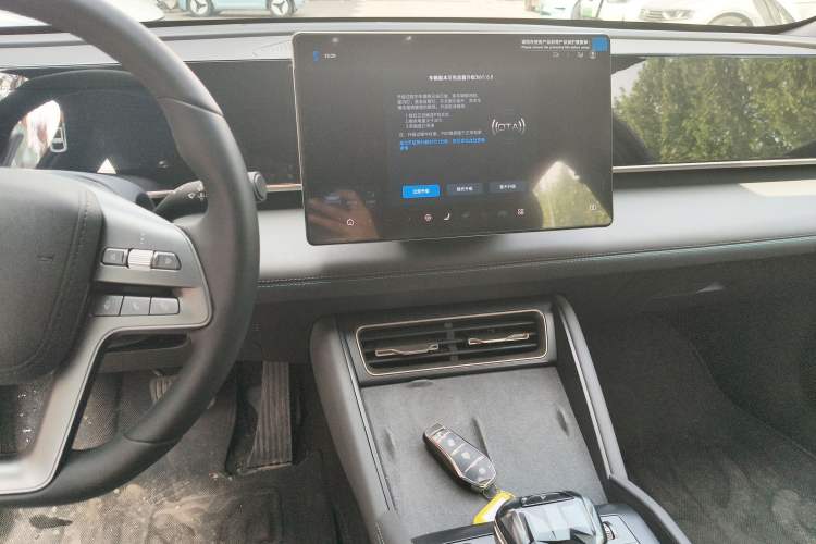 Used BYD Qin L 2025 DM-i Smart Drive 120KM Superior Model Audio And AC Panel