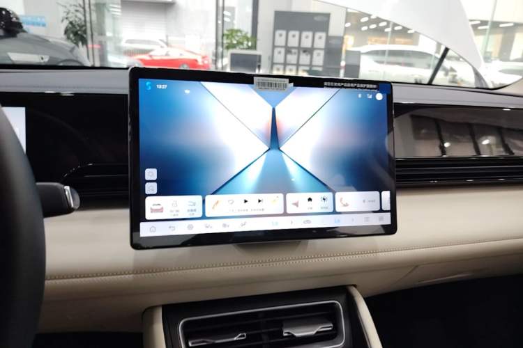 Used BYD Qin L 2025 EV 545KM Beyond Version Audio And AC Panel