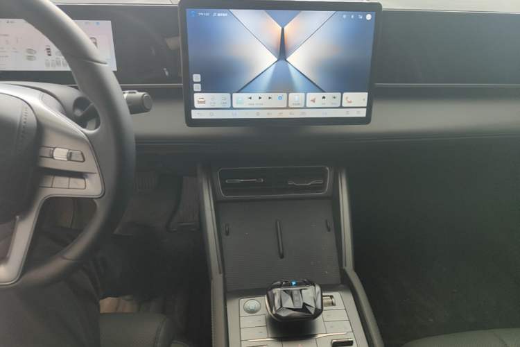 Used BYD Qin L 2025 DM-i Smart Drive 80KM Leading Model Audio And AC Panel