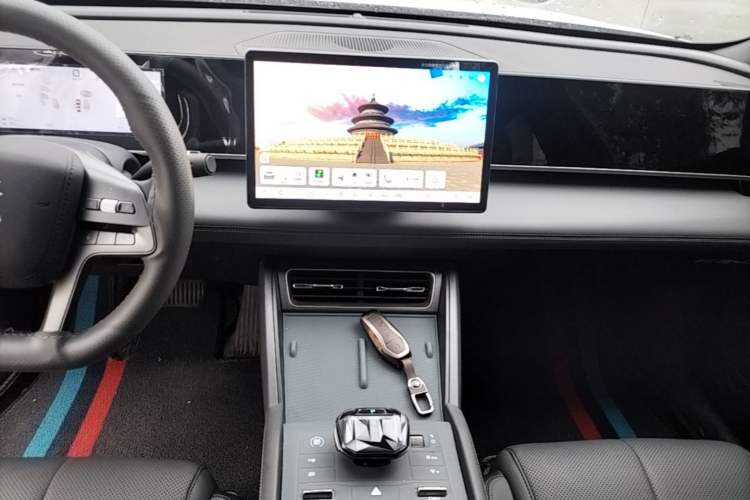 Used BYD Qin L 2025 DM-i Smart Drive 80KM Leading Model Audio And AC Panel