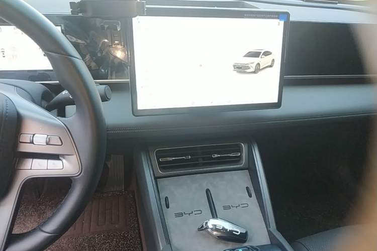 Used BYD Qin L 2025 DM-i Smart Drive 80KM Leading Model Audio And AC Panel