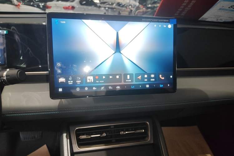 Used BYD Qin L 2025 DM-i Smart Drive 80KM Leading Model Audio And AC Panel