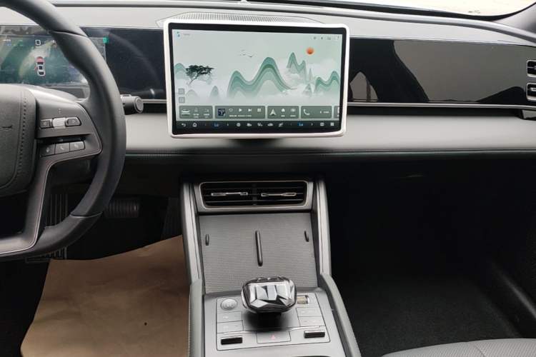 Used BYD Qin L 2025 DM-i Smart Drive 80KM Leading Model Audio And AC Panel
