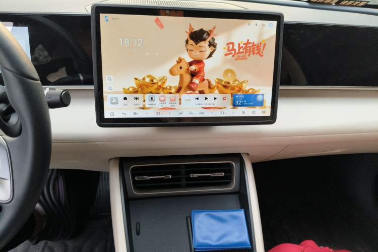 Used BYD Qin L 2025 DM-i Smart Drive 80KM Leading Model Audio And AC Panel