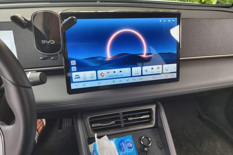 Used BYD Qin L 2025 DM-i Smart Drive 80KM Leading Model Audio And AC Panel
