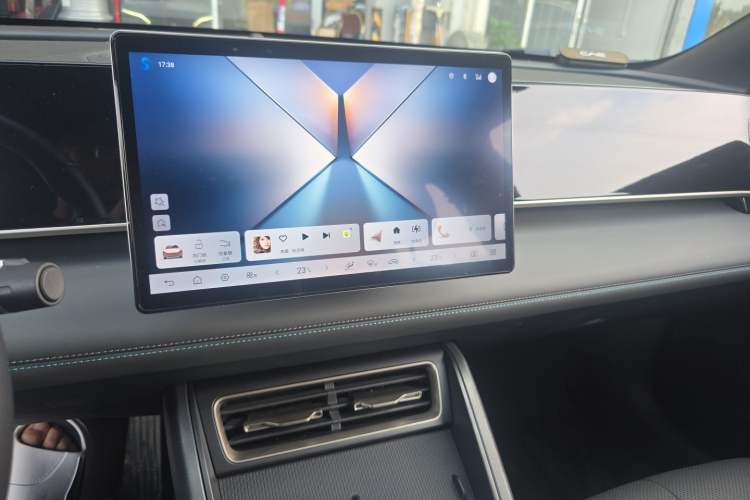 Used BYD Qin L 2025 DM-i Smart Drive 80KM Leading Model Audio And AC Panel