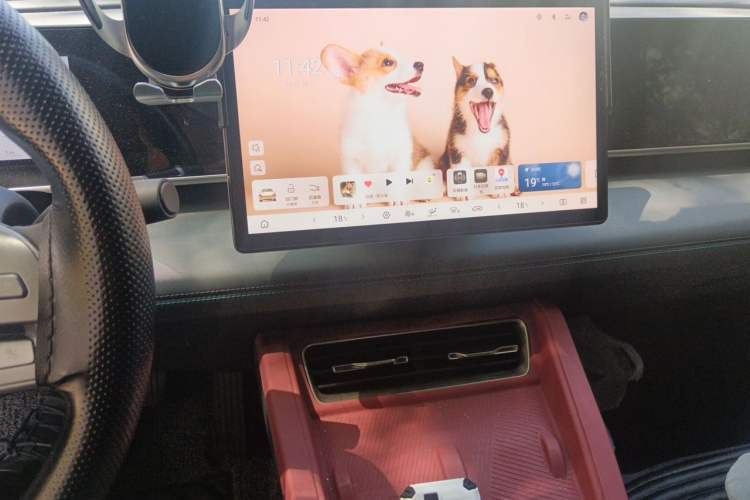 Used BYD Qin L 2025 DM-i Smart Drive 80KM Leading Model Audio And AC Panel