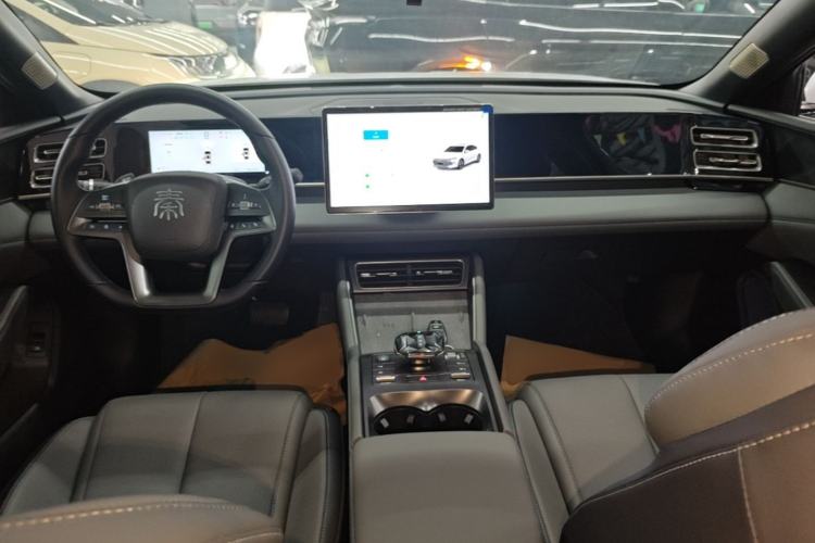 Used BYD Qin L 2025 DM-i Smart Drive 120KM Superior Model Center Console