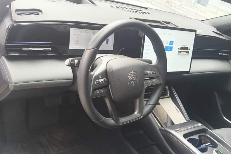 Used BYD Qin L 2025 EV 545KM Excellence Edition Center Console