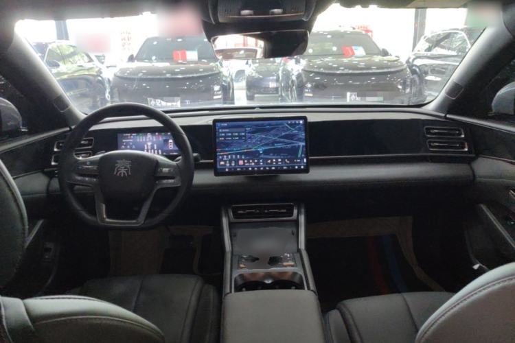 Used BYD Qin L 2025 DM-i Smart Drive 80KM Leading Model Center Console