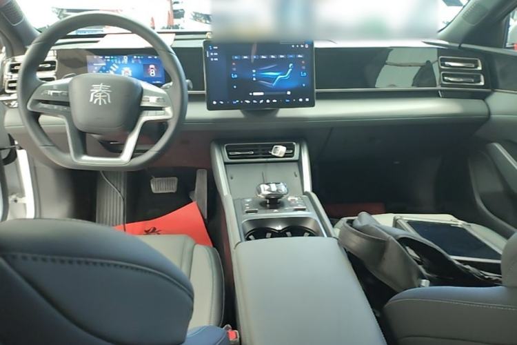Used BYD Qin L 2025 DM-i Smart Drive 80KM Leading Model Center Console