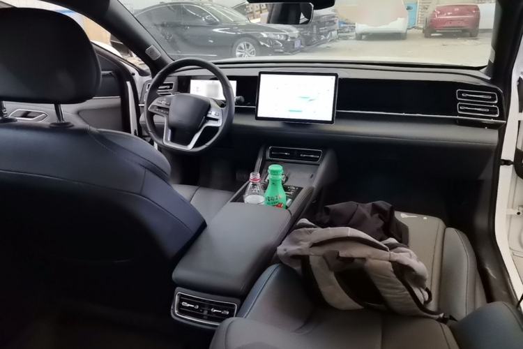 Used BYD Qin L 2025 DM-i Smart Drive 120KM Superior Model Center Console