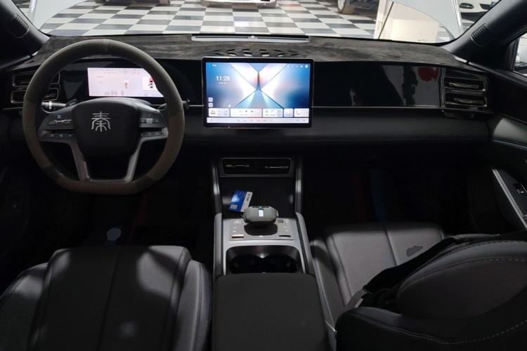 Used BYD Qin L 2025 DM-i Smart Drive 80KM Leading Model Center Console
