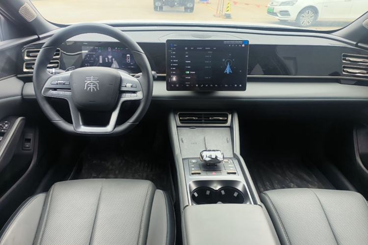 Used BYD Qin L 2025 DM-i Smart Drive 120KM Superior Model Center Console
