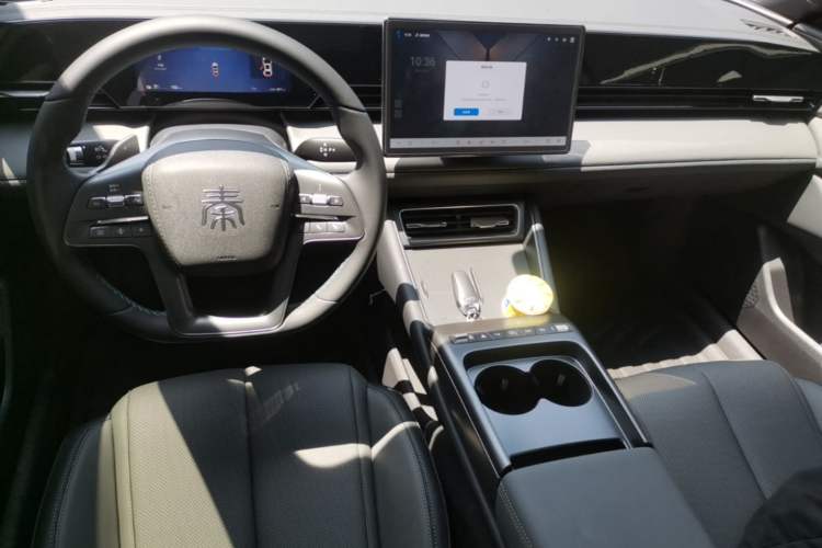 Used BYD Qin L 2025 EV 545KM Beyond Version Center Console