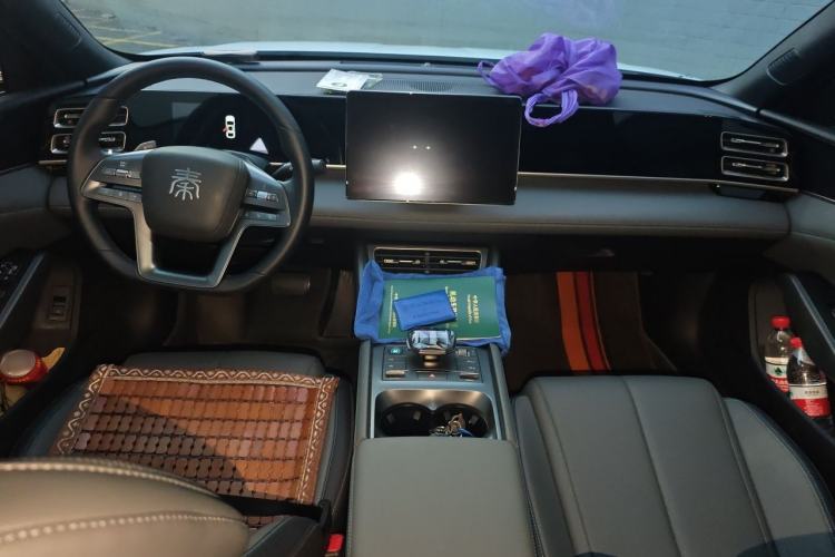 Used BYD Qin L 2025 DM-i Smart Drive 80KM Leading Model Center Console