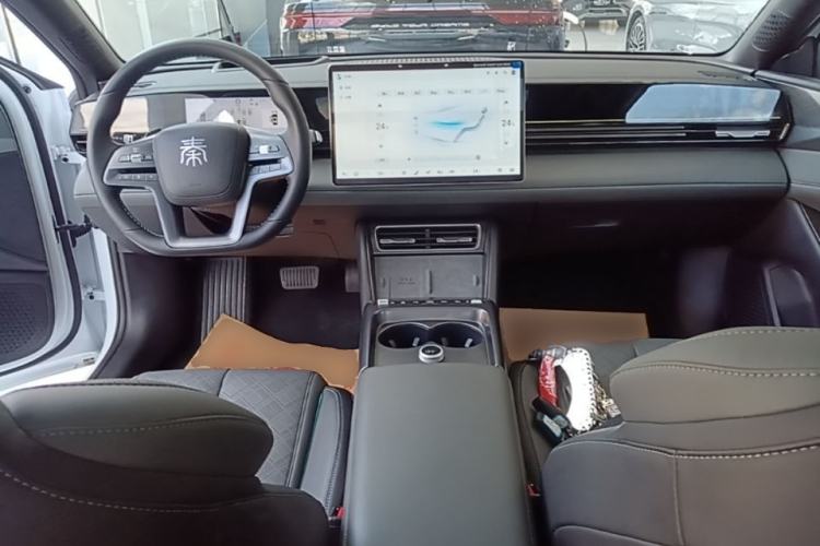 Used BYD Qin L 2025 EV 545KM Excellence Edition Center Console