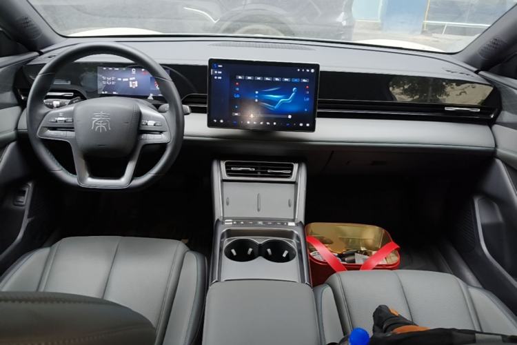 Used BYD Qin L 2025 EV 545KM Beyond Version Center Console