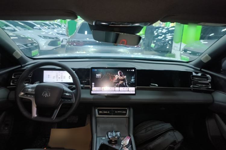 Used BYD Qin L 2025 DM-i Smart Drive 120KM Superior Model Center Console